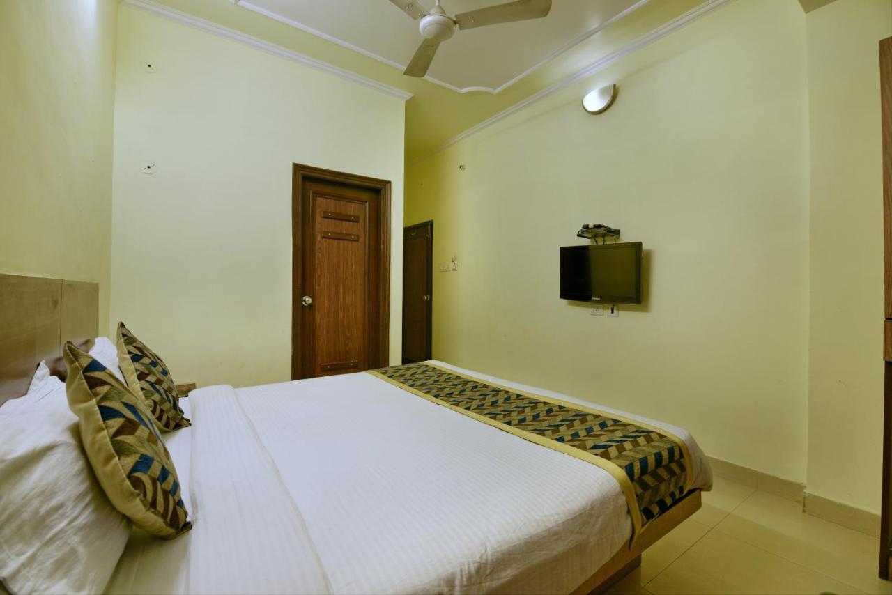 Oyo 2289 Hotel Radha Palace Kukas Εξωτερικό φωτογραφία